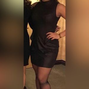 Sleeveless faux leather Guess mini dress 🖤🖤